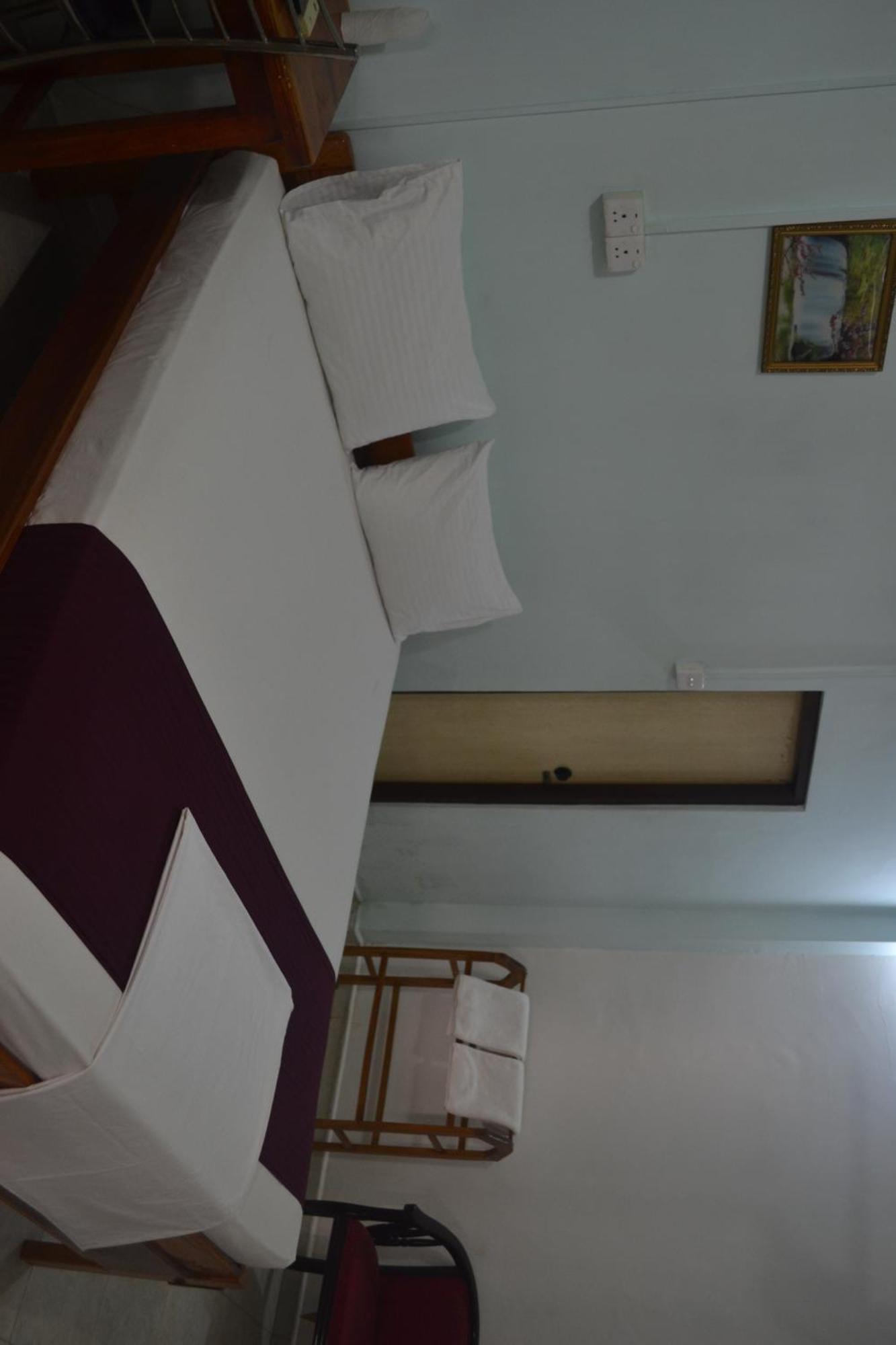 Gnaanams Hotel And Restaurant Jaffna Exterior foto