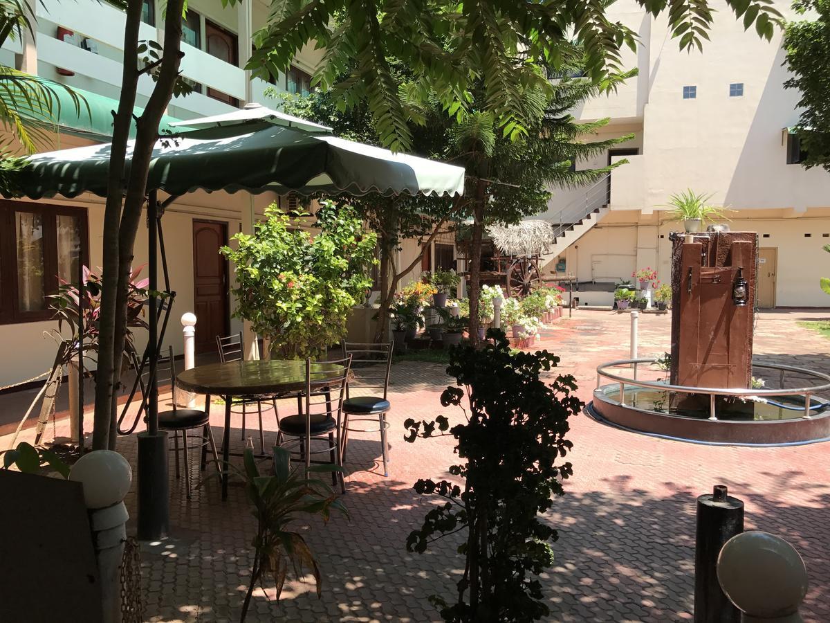 Gnaanams Hotel And Restaurant Jaffna Exterior foto